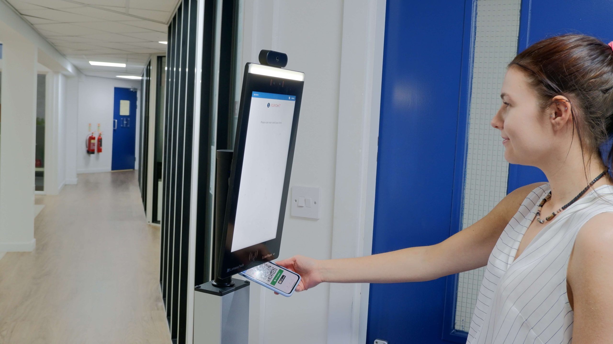 Zentron-15-Kiosk-at-Reception Vaccine pass being scanned on visitor management kiosk
