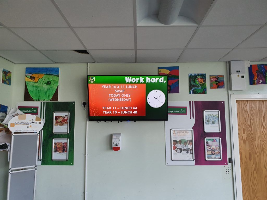 Benefits of Digital Signage in Schools